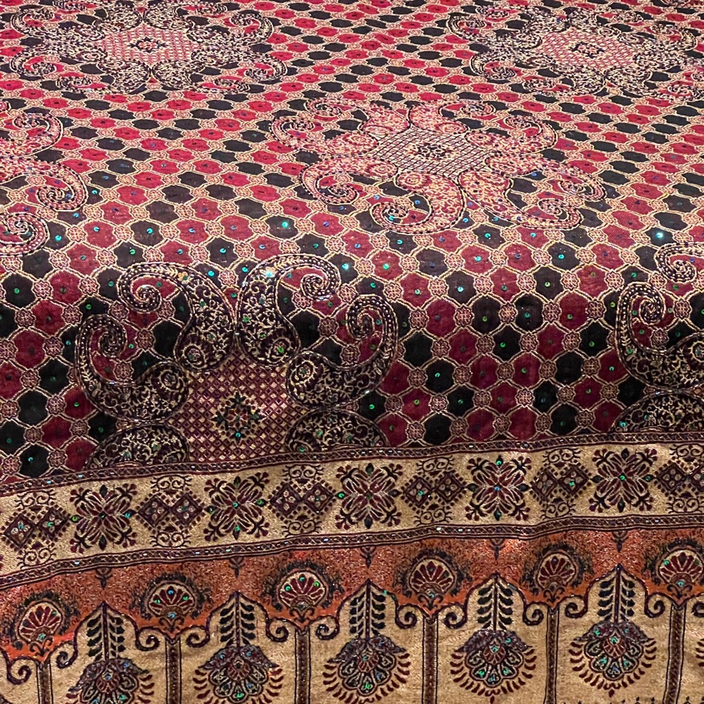 Elegant Multicolor Paisley Scarf